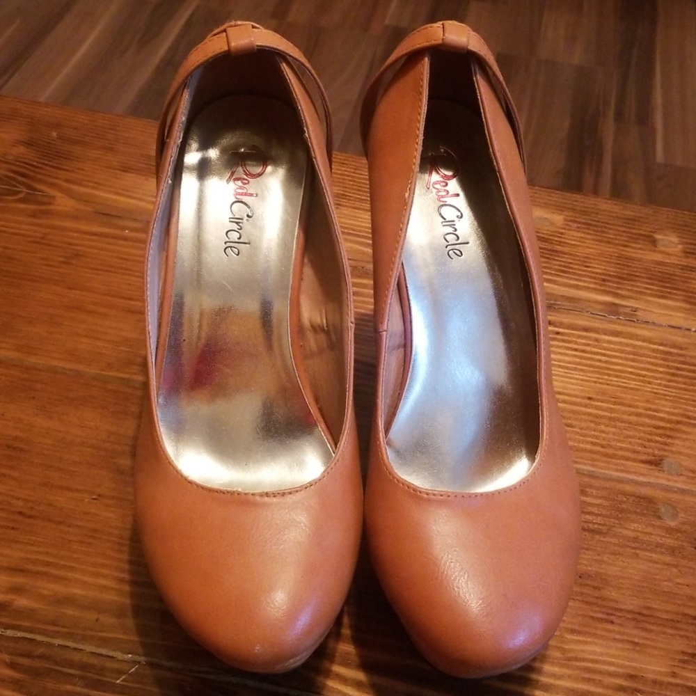 Red Circle Leather Wedge